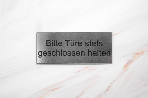 Bitte Türe stets geschlossen halten Edelstahl Optik | Graviertes Schild, Briefkastenschild