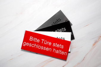 Bitte Türe stets geschlossen halten weiß | Graviertes Schild, Einleger, Briefkastenschild