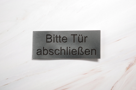 Bitte Tür abschließen Edelstahl Optik | Graviertes Schild, Briefkastenschild